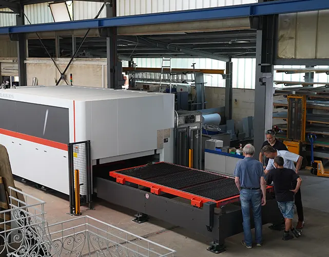 4 kW MARVEL Fiber-Laserschneidmaschine bei Peter & Mann Metallbau GmbH